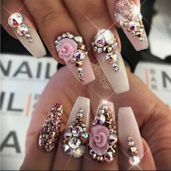 Gold and pearl nail embellishments - Picture 3 of 3